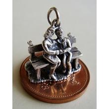 9ct Gold Lovers on Bench Charm