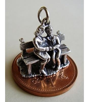 9ct Gold Lovers on Bench Charm