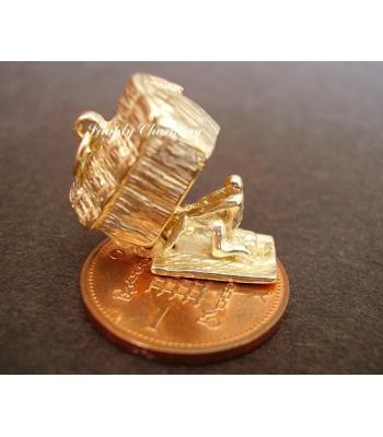 Lovers Barn Opening 9ct Gold Charm
