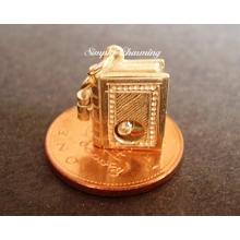 Bookworm Opening 9ct Gold Charm