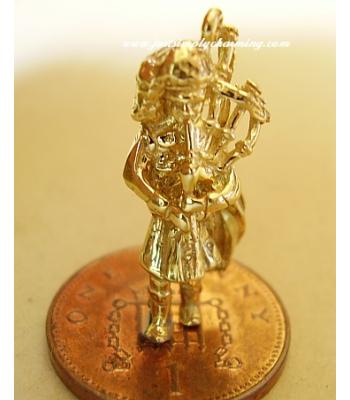 Scotsman Bagpiper 9ct 9k Gold Charm