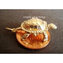 Tortoise & Hare Opening 9ct Gold Charm