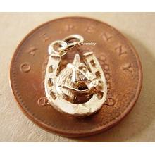 Miniature Horses Head in Horseshoe 9ct Gold Charm